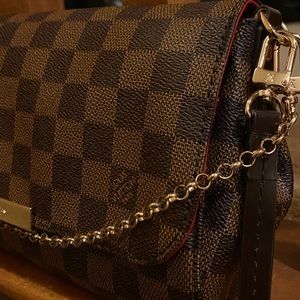 Louis Vuitton Damier 2 strap mini crossbody Purse, worn once 10/10 condition